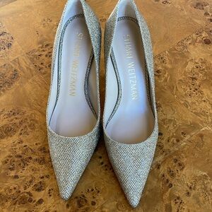Stunning gold sparkly Stuart Weitzman holiday pumps. Size 7 New without box.